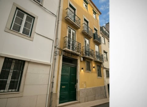 Prédio para uso misto à venda na Santa Catarina, Lisboa