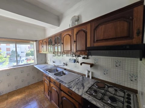 Apartamento T3 zona Rebordão com Entrada direta na Garagem no Fundão.
