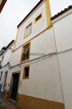 Prédio na Rua do Raimundo, Évora (São Mamede, Sé, São Pedro e Santo Antão), Évora
