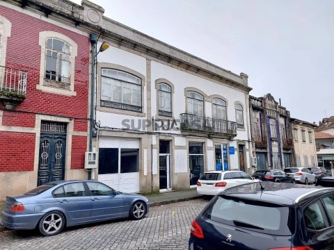 Prédio em Mangualde, Mesquitela e Cunha Alta, Mangualde