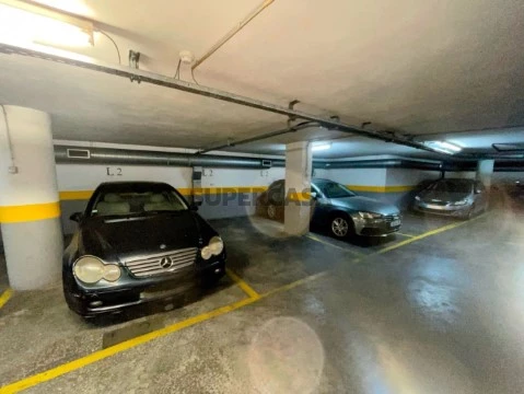 Garagem em Carnide, Lisboa