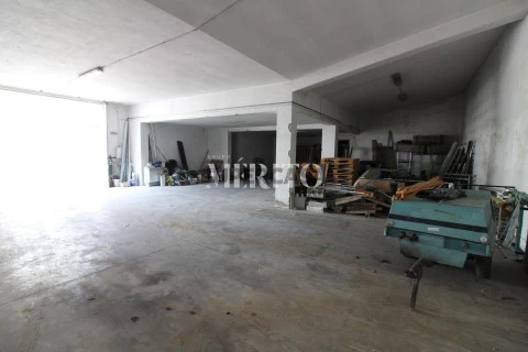 Garagem em Celeirós, Aveleda e Vimieiro, Braga