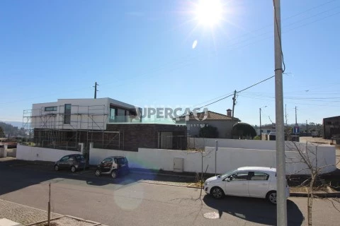 Moradia T4 em Abade de Neiva, Barcelos