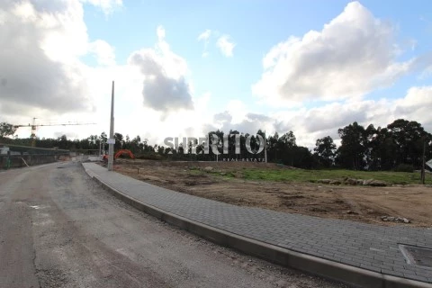 Terreno em Arões (São Romão), Fafe