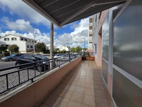 Apartamento T2 na Rua Dr. Duarte Álvares de Abreu, Cadaval e Pêro Moniz, Cadaval