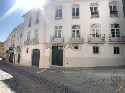 建筑 在 Assunção, Ajuda, Salvador e Santo Ildefonso, Elvas