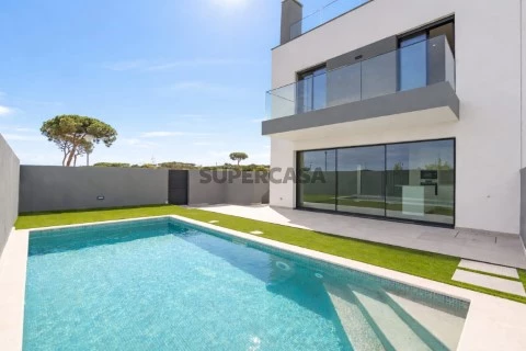 Moradia T4 Duplex na Rua Doutor Silva Nobre, Montenegro, Faro