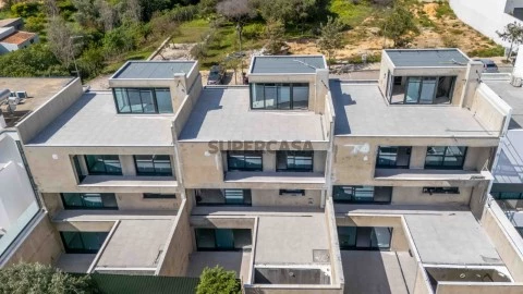 Moradia T3+1 Contemporânea com Piscina Privada, Gambelas - Faro