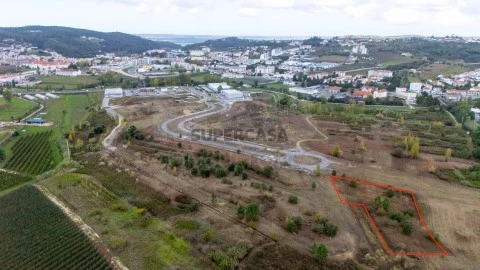 Terreno Urbanizável em Évora de Alcobaça, Alcobaça