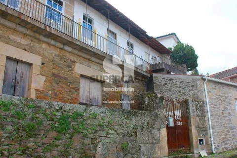 Moradia Isolada T2 em Sanfins do Douro, Alijó