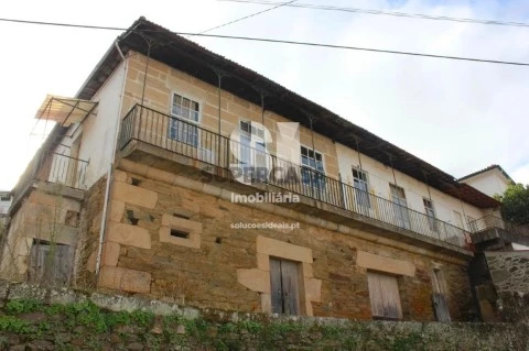 Moradia T4 em Sanfins do Douro, Alijó