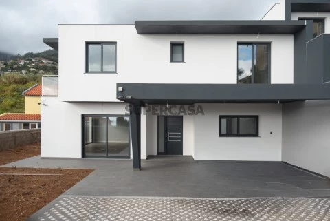 Moradia T3 em São Roque, Funchal