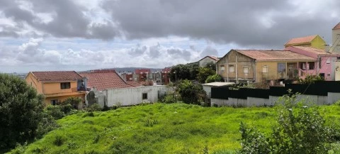 Terreno em Mina de Água, Amadora
