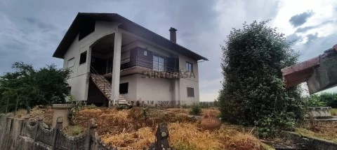 Moradia T3 em Friúmes e Paradela, Penacova