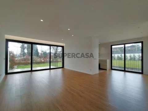 Moradia Geminada T3 em Palmeira, Braga