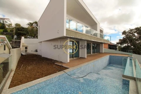 Moradia T5 em Tabua, Ribeira Brava