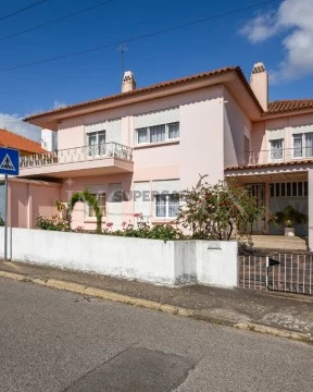 Moradia T8 na Rua do Museu A Forja, Tramagal, Abrantes