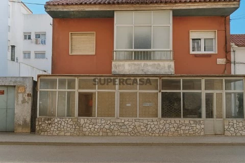 Prédio/Moradia_Sintra_Ana de Almeida_LATIFI