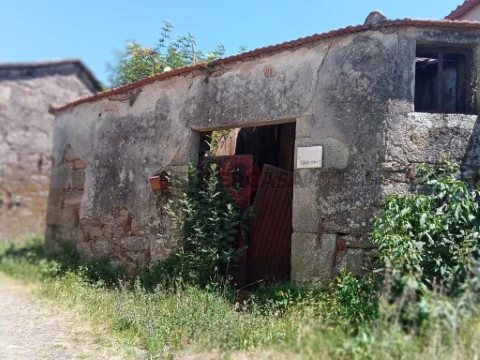 Moradia em Gondomil e Sanfins, Valença
