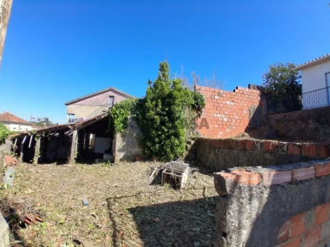 Moradia Peras Ruivas