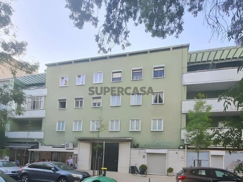 W4418 - Prédio em placa com rentabilidade para venda no Areeiro