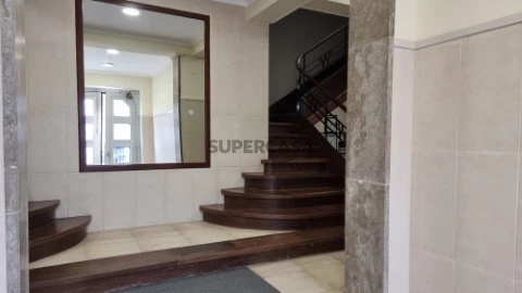 W4588 - Prédio com rentabilidade no Alto de São João | Wallis Real Estate