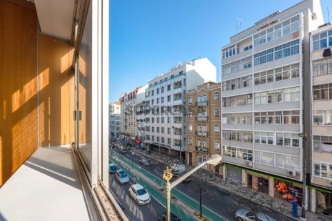 Escritório com Lugar de Garagem - Venda - Almirante Reis - Arroios - Lisboa
