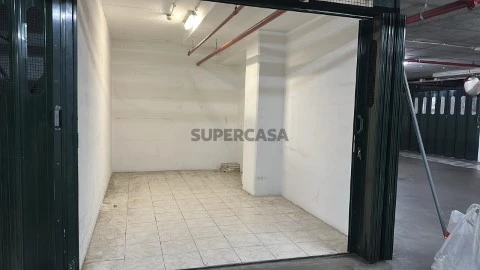 Parkbox im Parque das Nações - Avenida do Pacífico, Lissabon