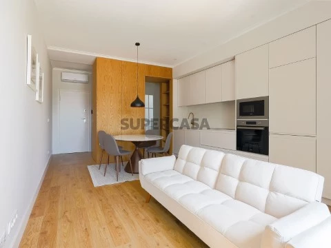 Apartamento T2 novo com terraço, equipado e mobilado, em S. Vítor em Braga - para arrendamento