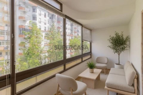 Apartamento 4 Assoalhadas, 2 WCs em Almada com vista e localização central