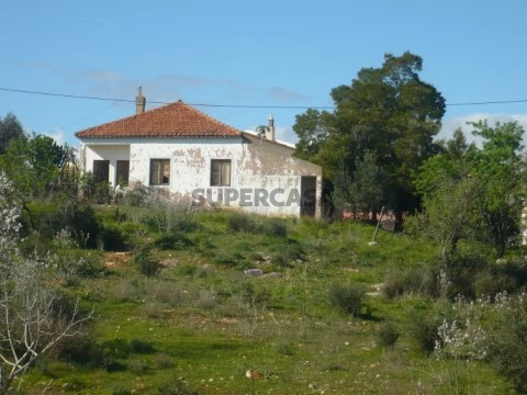Terreno de antiga quinta , urbanizável para construção de moradias, em Portimão.