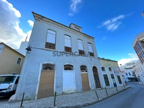 Edificio para reconstrucción en el centro histórico de Portimão