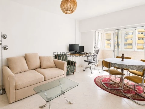 Apartamento T1 com 59 m², Elevador e Marquise na Costa da Caparica