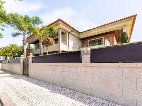 Moradia de Luxo T6 com Vista Panorâmica de Rio e Mar - Esposende