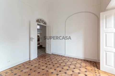 Moradia T5 +1 | Évora | Centro Histórico | Terraço | Rustiévora | Arrendamento