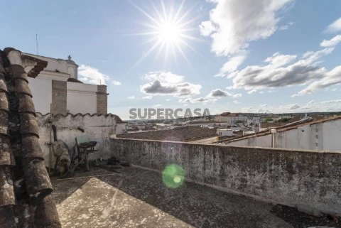 Prédio | Évora | Centro histórico | Praça do Giraldo | Rustiévora | Terraço