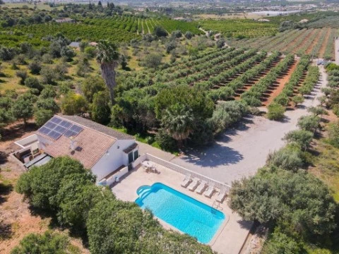Quinta com 55 700m2 e 2 moradias independentes com piscina privativa