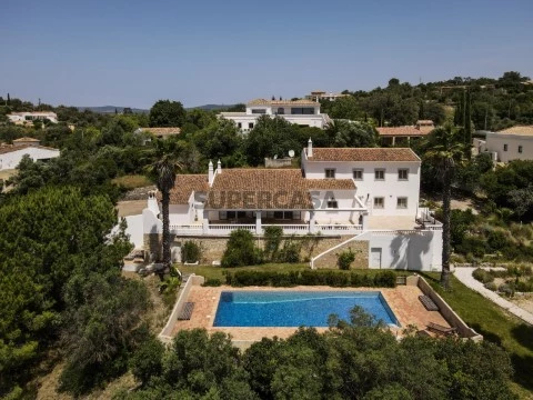 Moradia T5 Triplex em Tôr, Loulé