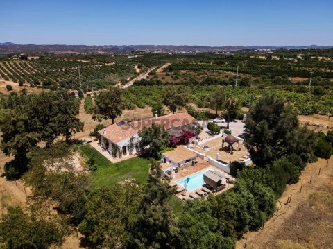 Casa Térrea tradicional algarvia em Quinta com 6.5ha