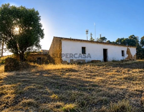 O REFÚGIO PERFEITO NO CAMPO - CASA TRADICIONAL MAIS TERRENO RÚSTICO