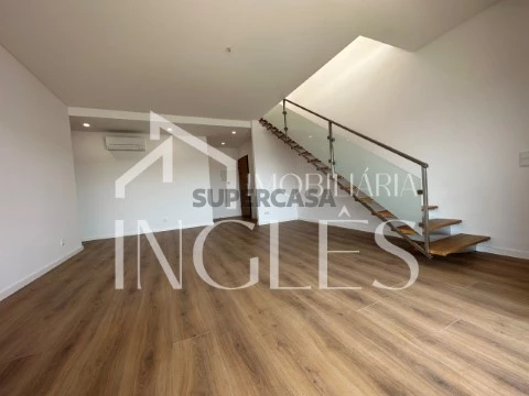 Apartamento T4 em Odivelas, Odivelas