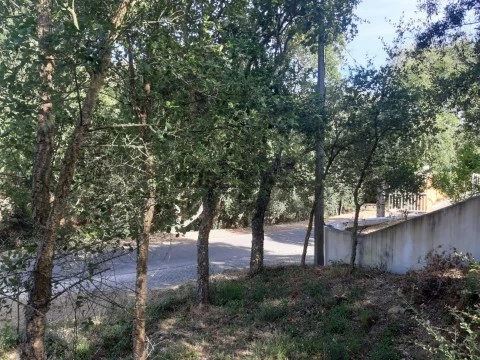 Terreno urbano a dois passos da praia fluvial de Vila Nova, Serra