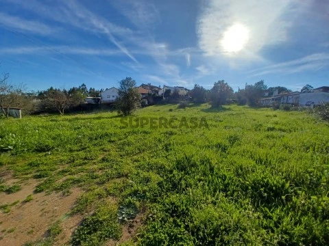 Terreno misto para construção a 5 minutos de praias fluviais.