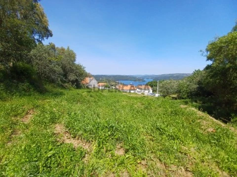 Dois artigos rústicos com 1.480m2 de área total