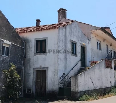 Casa De Aldeia Com Três Quartos