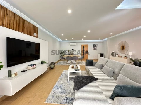 Duplex com garagem na cave em condomínio privado na bela cidade de Tomar.
