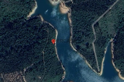 Terreno Rústico com 1.760 m² e Frente para o Rio | Serra, Tomar