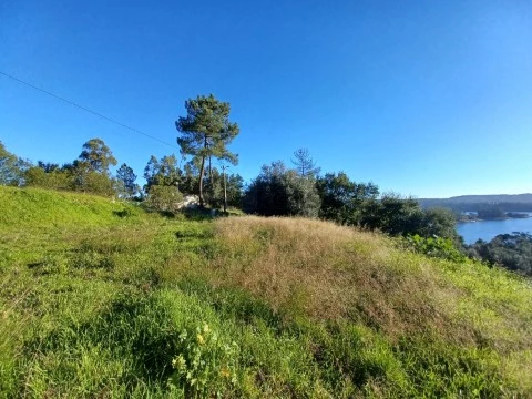 Terreno com vista sobre o rio