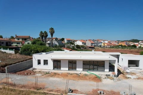Moradia T4 com piscina