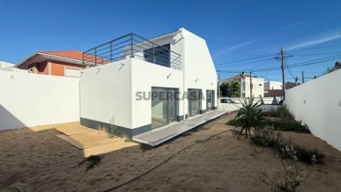 MORADIA T3 - CHARNECA CAPARICA